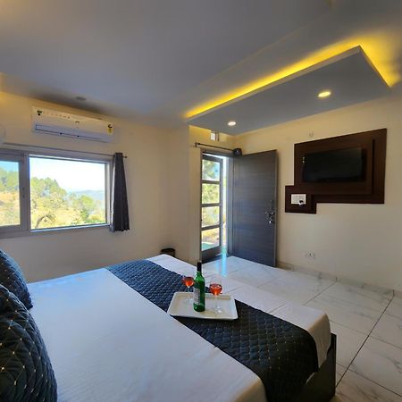 Pine Valley Resort Kasauli Exterior foto