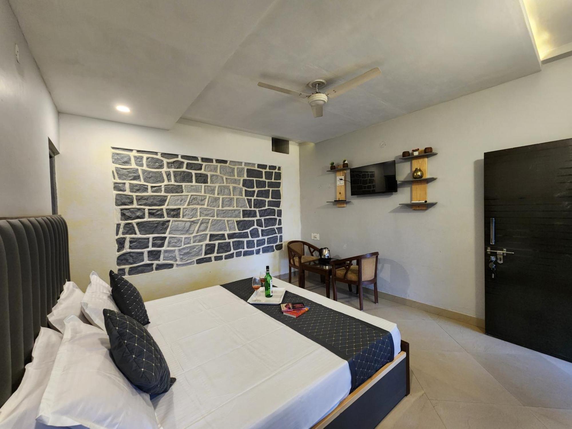 Pine Valley Resort Kasauli Exterior foto